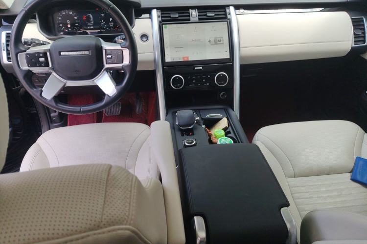 Used Land Rover Discovery 2024 360 PS S Center Console
