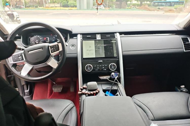 Used Land Rover Discovery 2024 360 PS S Center Console
