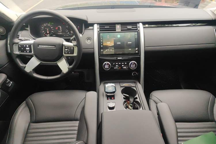 Used Land Rover Discovery 2024 300PS S Center Console