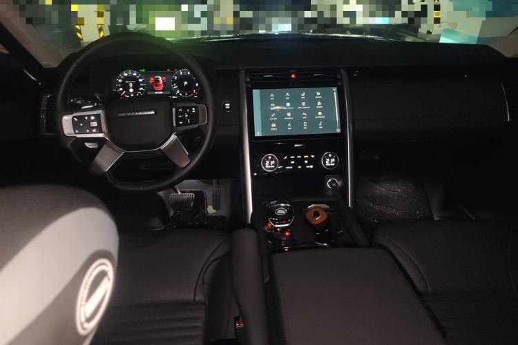 Used Land Rover Discovery 2024 300PS S Center Console