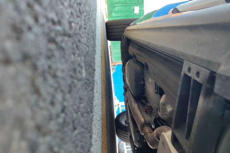 Used Land Rover Discovery 2024 360 PS Dynamic SE Chassis Front Right