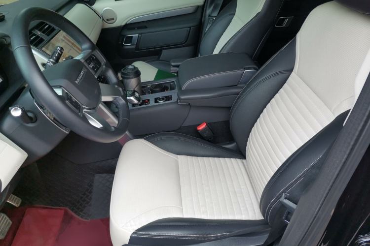 Used Land Rover Discovery 2024 360 PS Dynamic SE Driver Seat