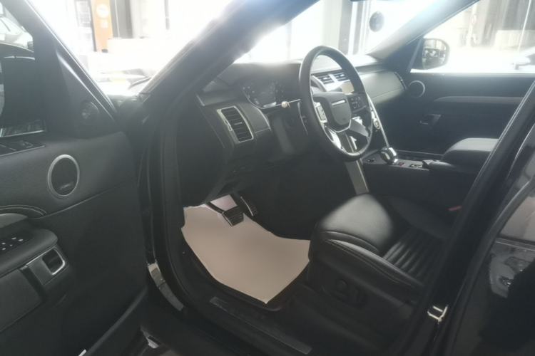 Used Land Rover Discovery 2024 360 PS Dynamic SE Driver Seat