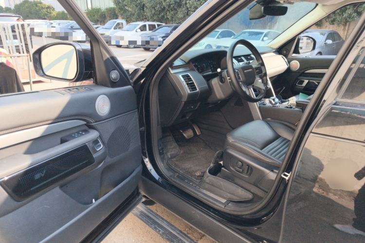 Used Land Rover Discovery 2024 360 PS Dynamic SE Driver Seat
