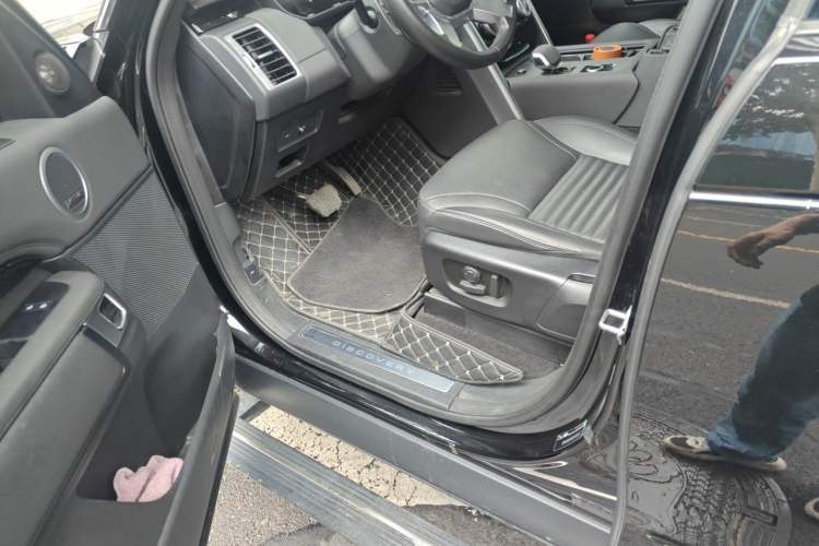 Used Land Rover Discovery 2024 360 PS S Driver Seat