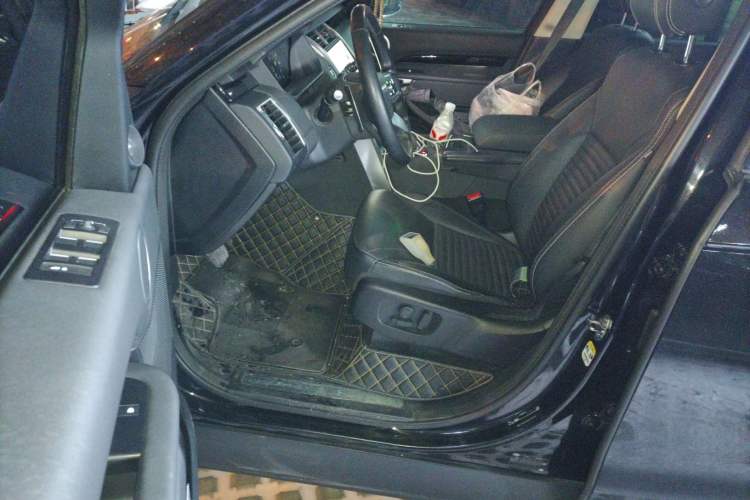 Used Land Rover Discovery 2024 360 PS S Driver Seat