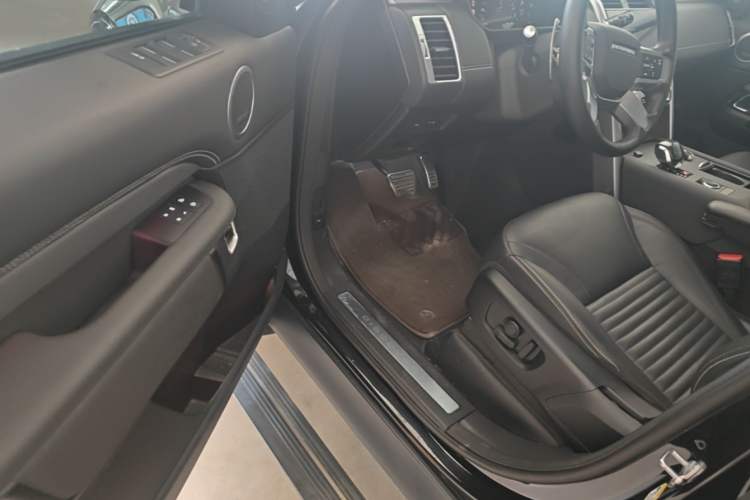 Used Land Rover Discovery 2024 360 PS Dynamic SE Driver Seat