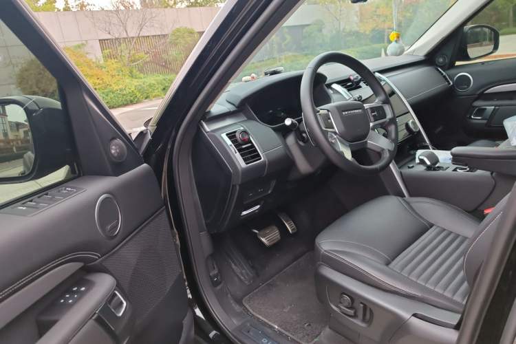 Used Land Rover Discovery 2024 360 PS Dynamic SE Driver Seat