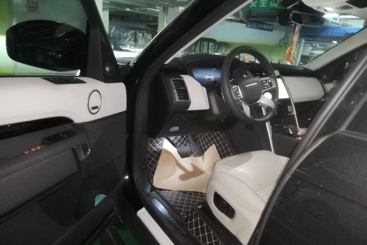 Used Land Rover Discovery 2024 360 PS S Driver Seat