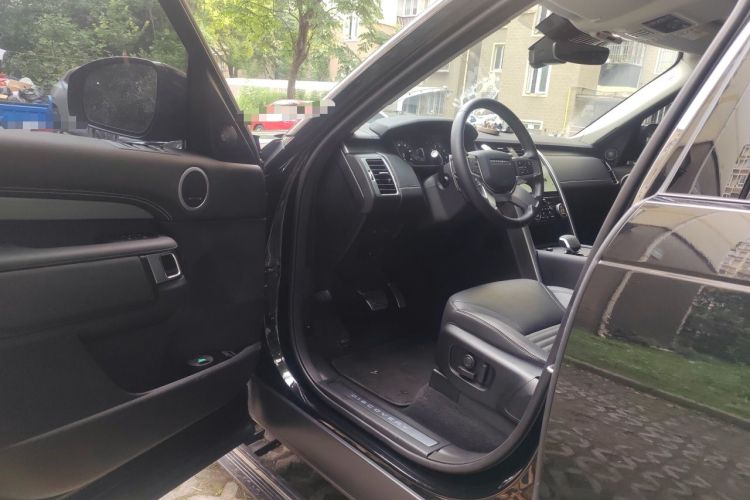 Used Land Rover Discovery 2024 360 PS Dynamic SE Driver Seat
