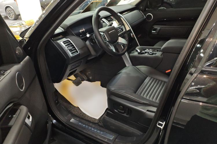 Used Land Rover Discovery 2024 360 PS S Driver Seat
