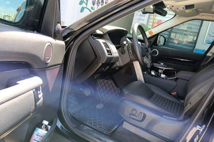 Used Land Rover Discovery 2024 360 PS S Driver Seat