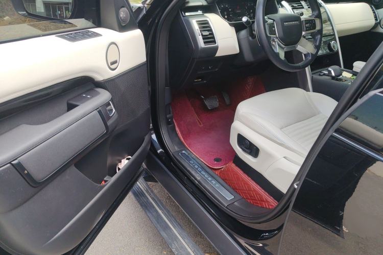 Used Land Rover Discovery 2024 360 PS S Driver Seat