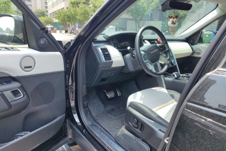 Used Land Rover Discovery 2024 360 PS Dynamic SE Driver Seat
