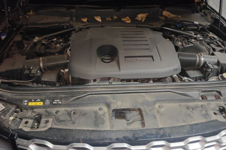 Used Land Rover Discovery 2024 360 PS S Engine Bay