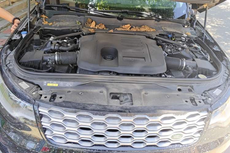 Used Land Rover Discovery  Engine Bay
