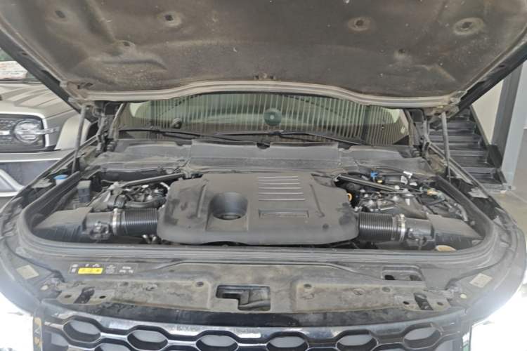 Used Land Rover Discovery 2024 360 PS Dynamic SE Engine Bay