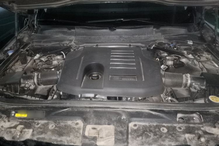 Used Land Rover Discovery 2024 360 PS S Engine Bay