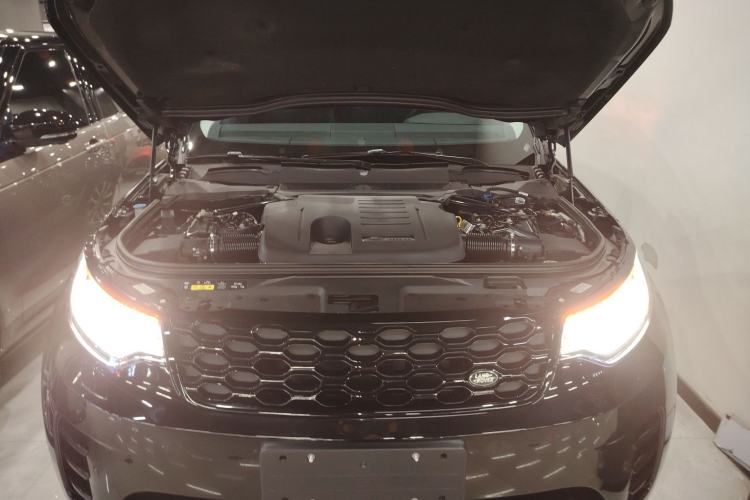Used Land Rover Discovery 2024 360 PS Dynamic SE Engine Bay