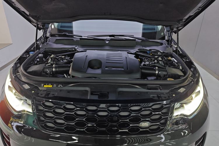 Used Land Rover Discovery 2024 360 PS Dynamic SE Engine Bay