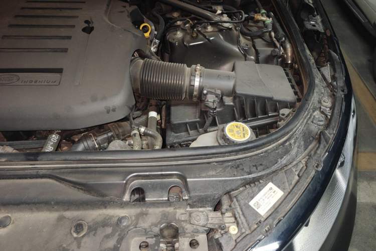 Used Land Rover Discovery 2024 360 PS S Engine Bay Left