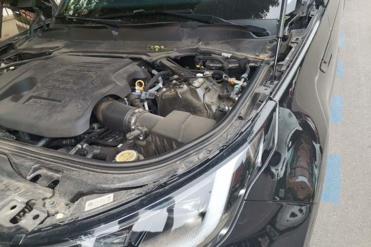 Used Land Rover Discovery 2024 360 PS Dynamic SE Engine Bay Left