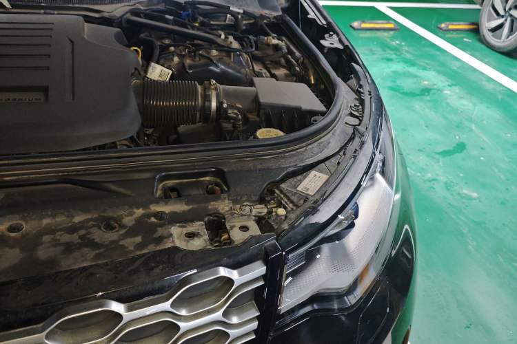 Used Land Rover Discovery 2024 360 PS S Engine Bay Left