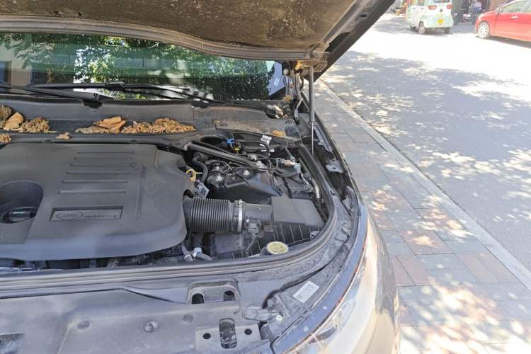 Used Land Rover Discovery  Engine Bay Left