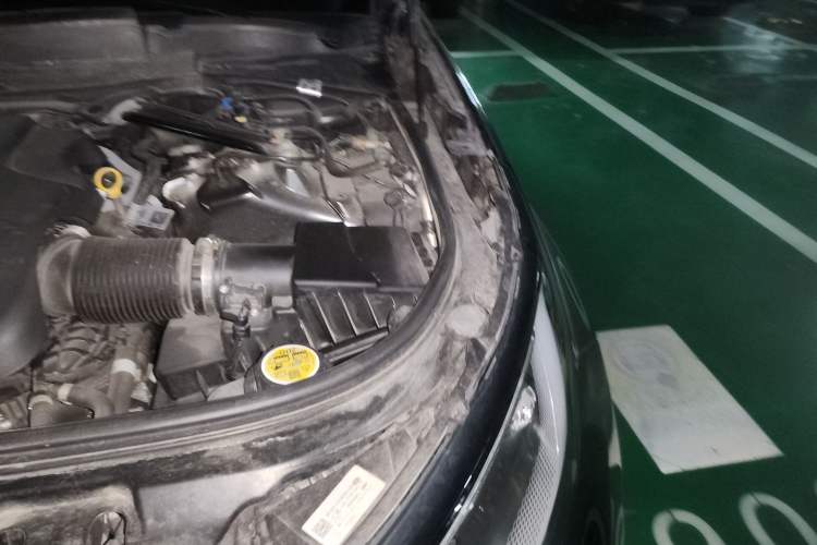 Used Land Rover Discovery 2024 360 PS S Engine Bay Left