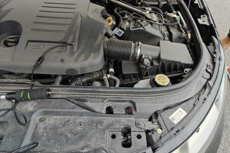 Used Land Rover Discovery 2024 360 PS S Engine Bay Left