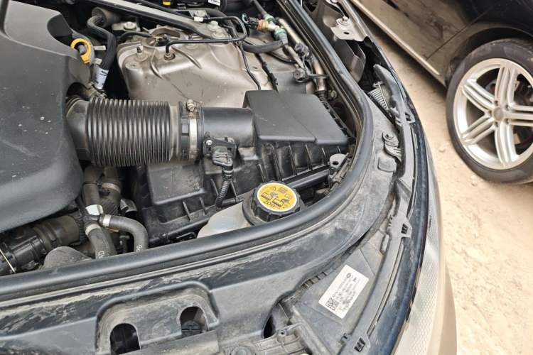 Used Land Rover Discovery 2024 360 PS S Engine Bay Left