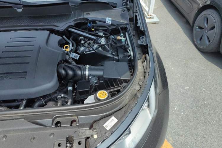 Used Land Rover Discovery 2024 360 PS Dynamic SE Engine Bay Left