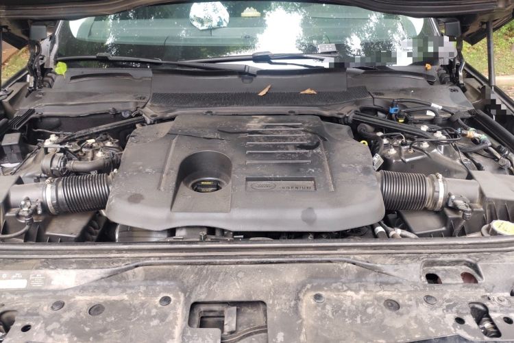 Used Land Rover Discovery 2024 360 PS Dynamic SE Engine Bay