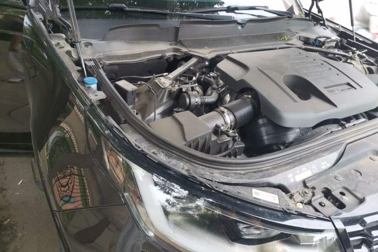 Used Land Rover Discovery 2024 360 PS Dynamic SE Engine Bay Right