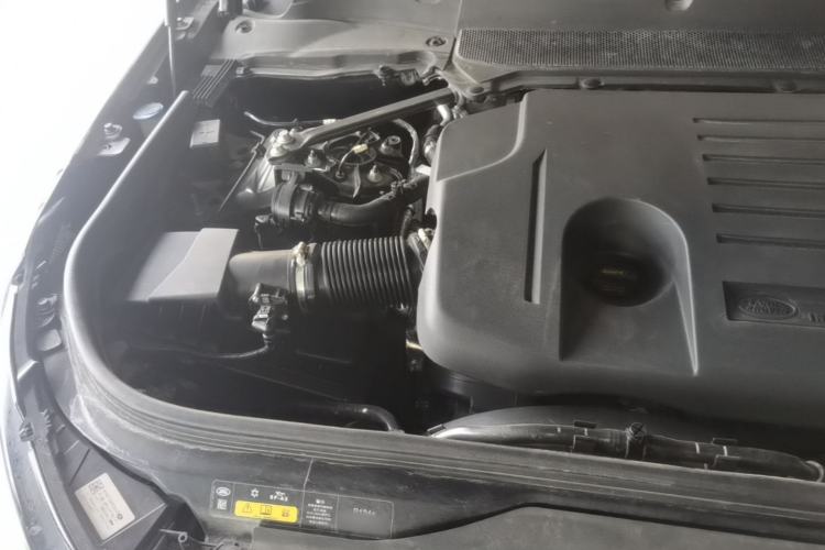 Used Land Rover Discovery 2024 360 PS Dynamic SE Engine Bay Right