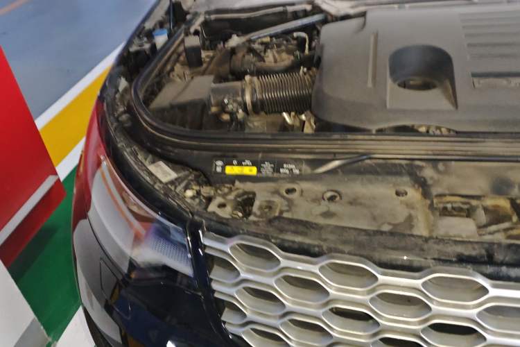 Used Land Rover Discovery 2024 360 PS S Engine Bay Right