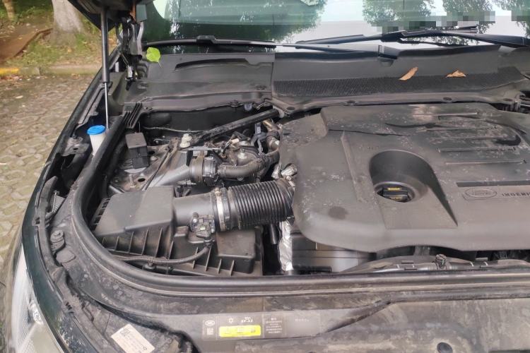 Used Land Rover Discovery 2024 360 PS Dynamic SE Engine Bay Right