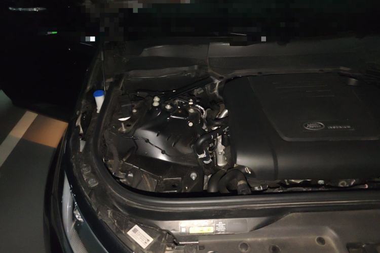 Used Land Rover Discovery 2024 300PS S Engine Bay Right