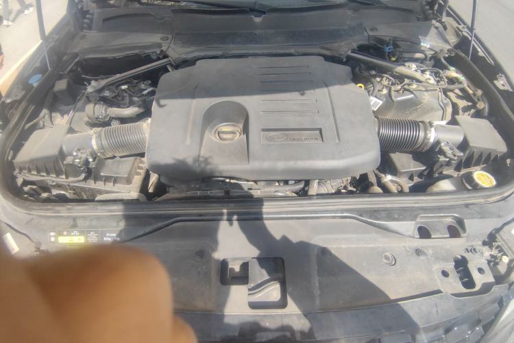 Used Land Rover Discovery 2024 360 PS Dynamic SE Engine Bay
