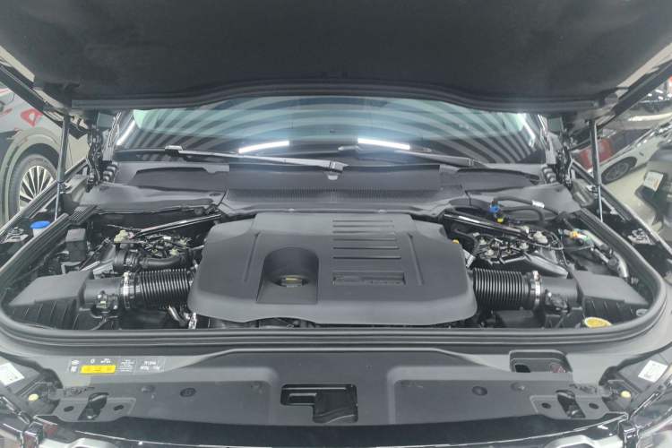 Used Land Rover Discovery 2024 360 PS S Engine Bay