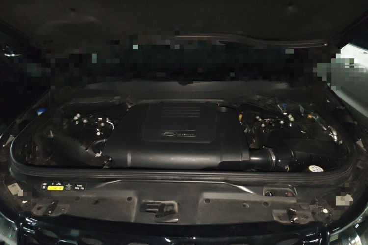 Used Land Rover Discovery 2024 300PS S Engine Bay