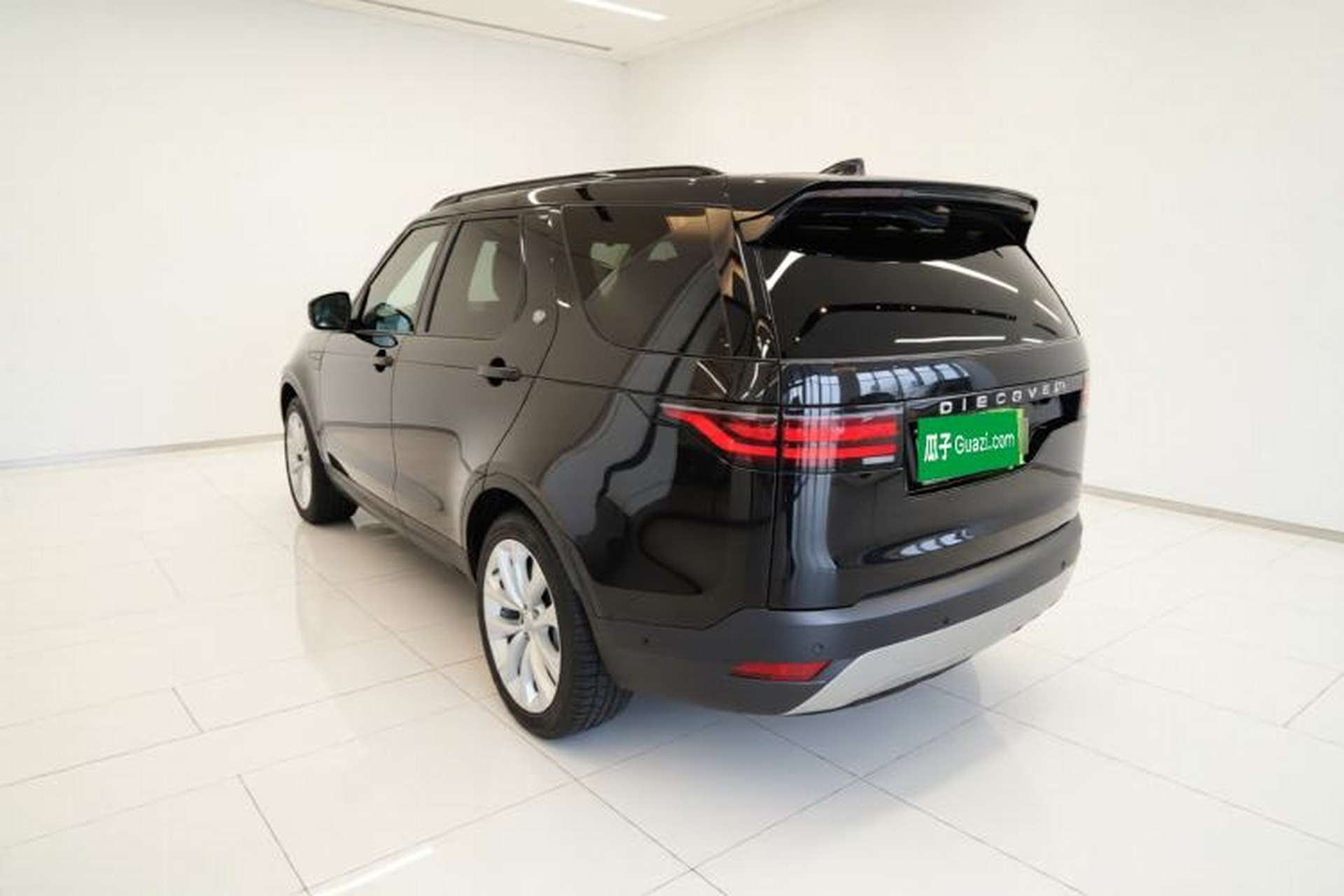 Used Land Rover Discovery 2024 360 PS S Exterior 2