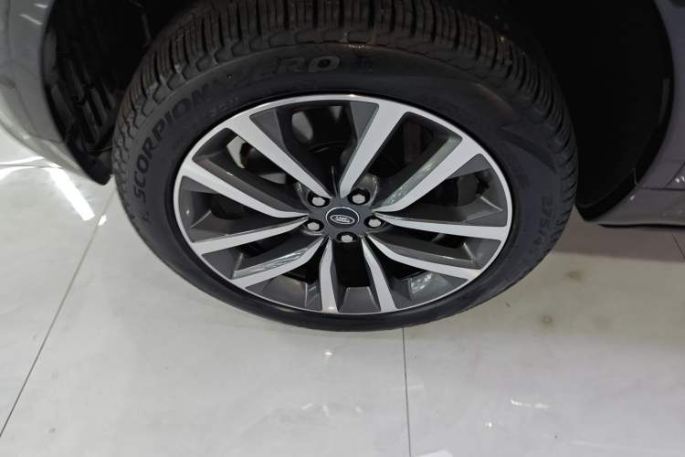 Used Land Rover Discovery 2024 360 PS Dynamic SE Exterior 7