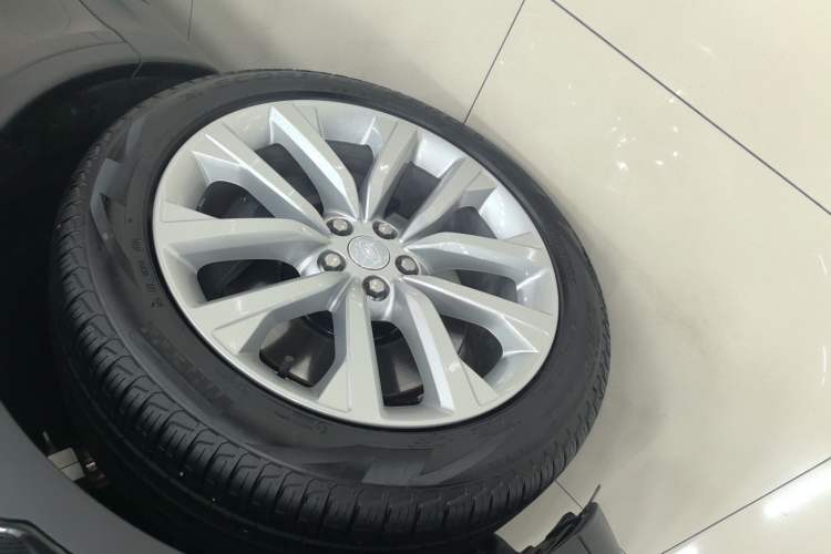 Used Land Rover Discovery 2024 360 PS S Exterior 7