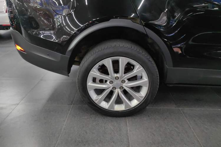 Used Land Rover Discovery 2024 360 PS S Exterior 8
