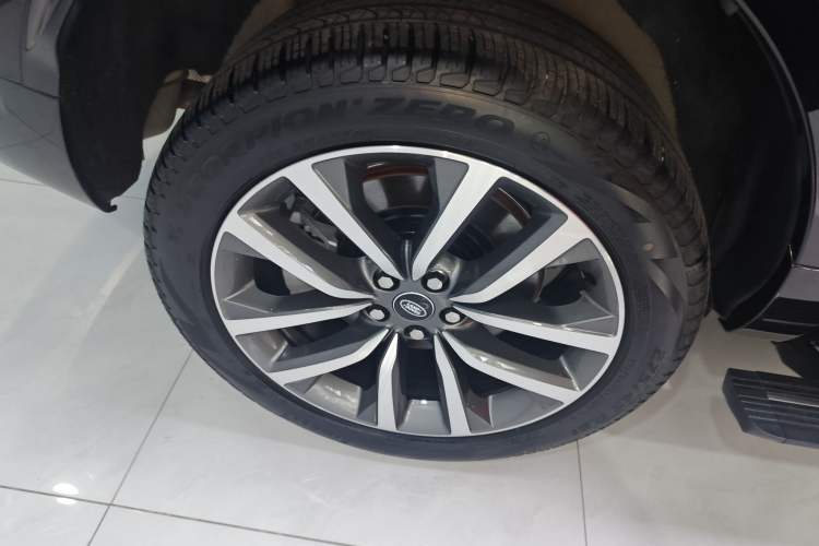 Used Land Rover Discovery 2024 360 PS Dynamic SE Exterior 8