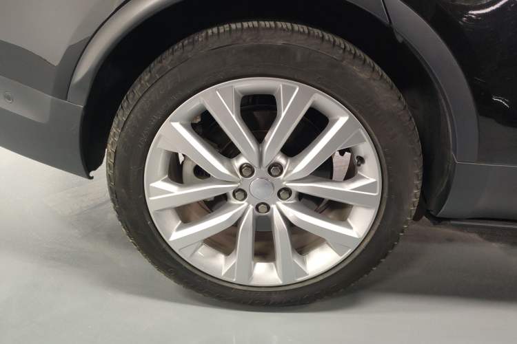 Used Land Rover Discovery 2024 360 PS S Exterior 8