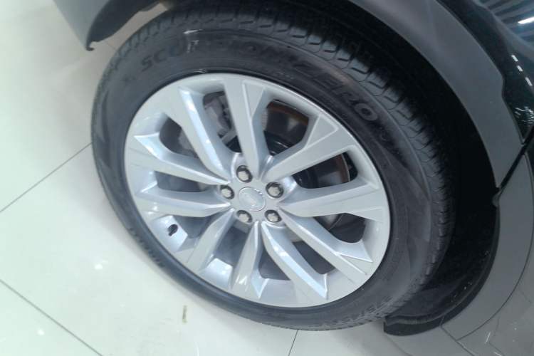 Used Land Rover Discovery 2024 360 PS S Exterior 8