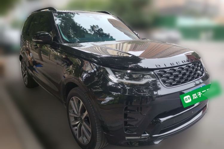 Used Land Rover Discovery 2024 360 PS Dynamic SE Front Right 45 Deg