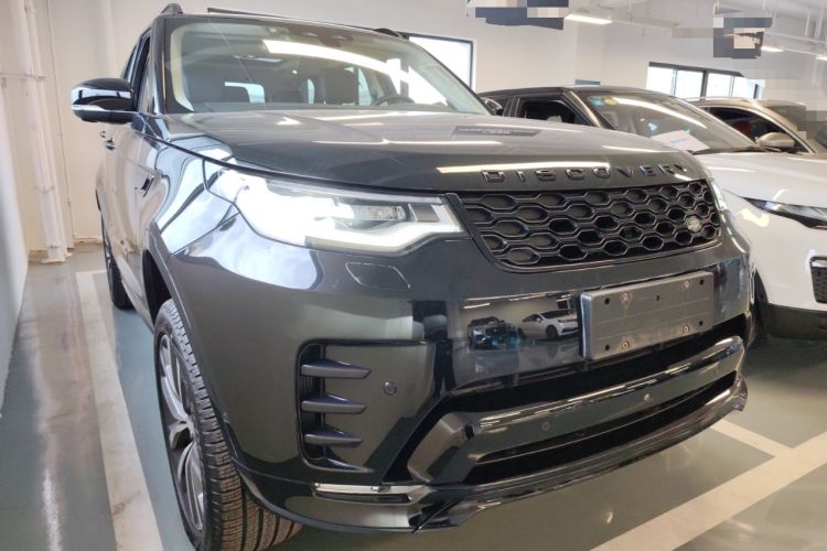 Used Land Rover Discovery 2024 360 PS Dynamic SE Front Right 45 Deg
